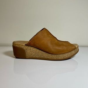 El Naturalista tan Pleasant Leaves clog/mule N5005
